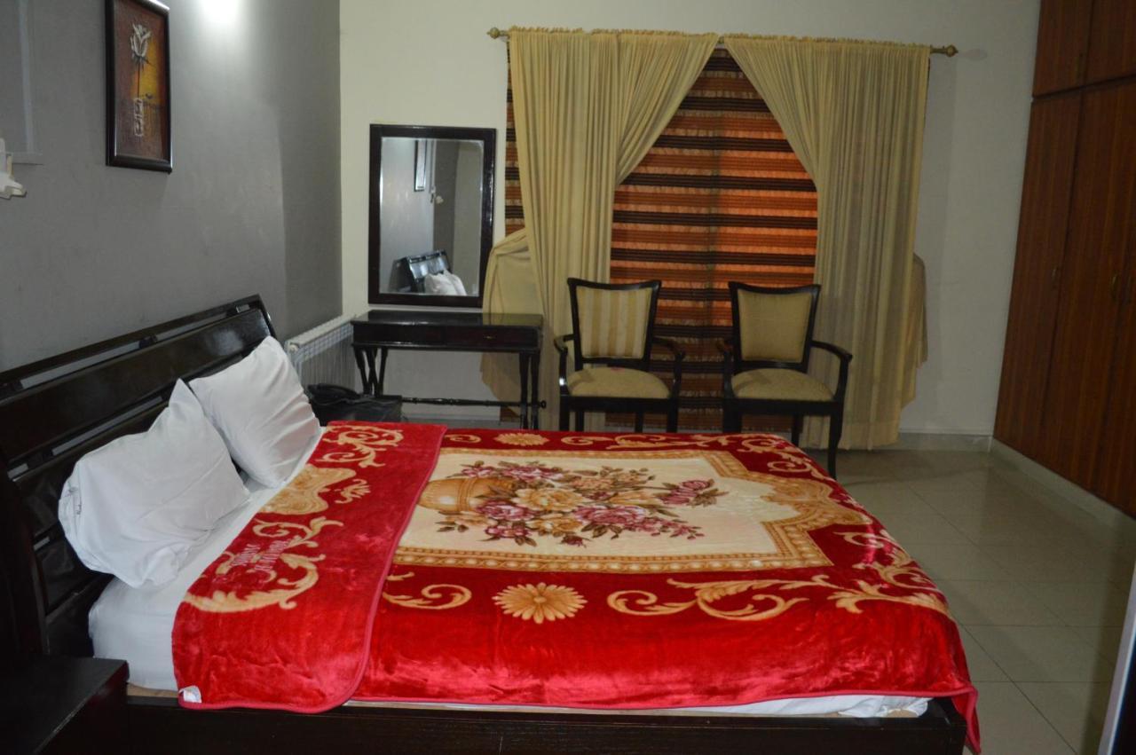 Tourist Hub Islamabad Bed & Breakfast Exterior photo