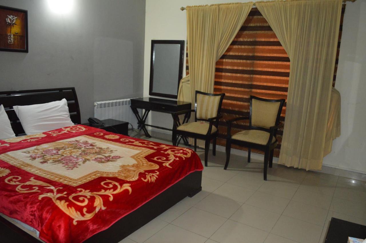 Tourist Hub Islamabad Bed & Breakfast Exterior photo