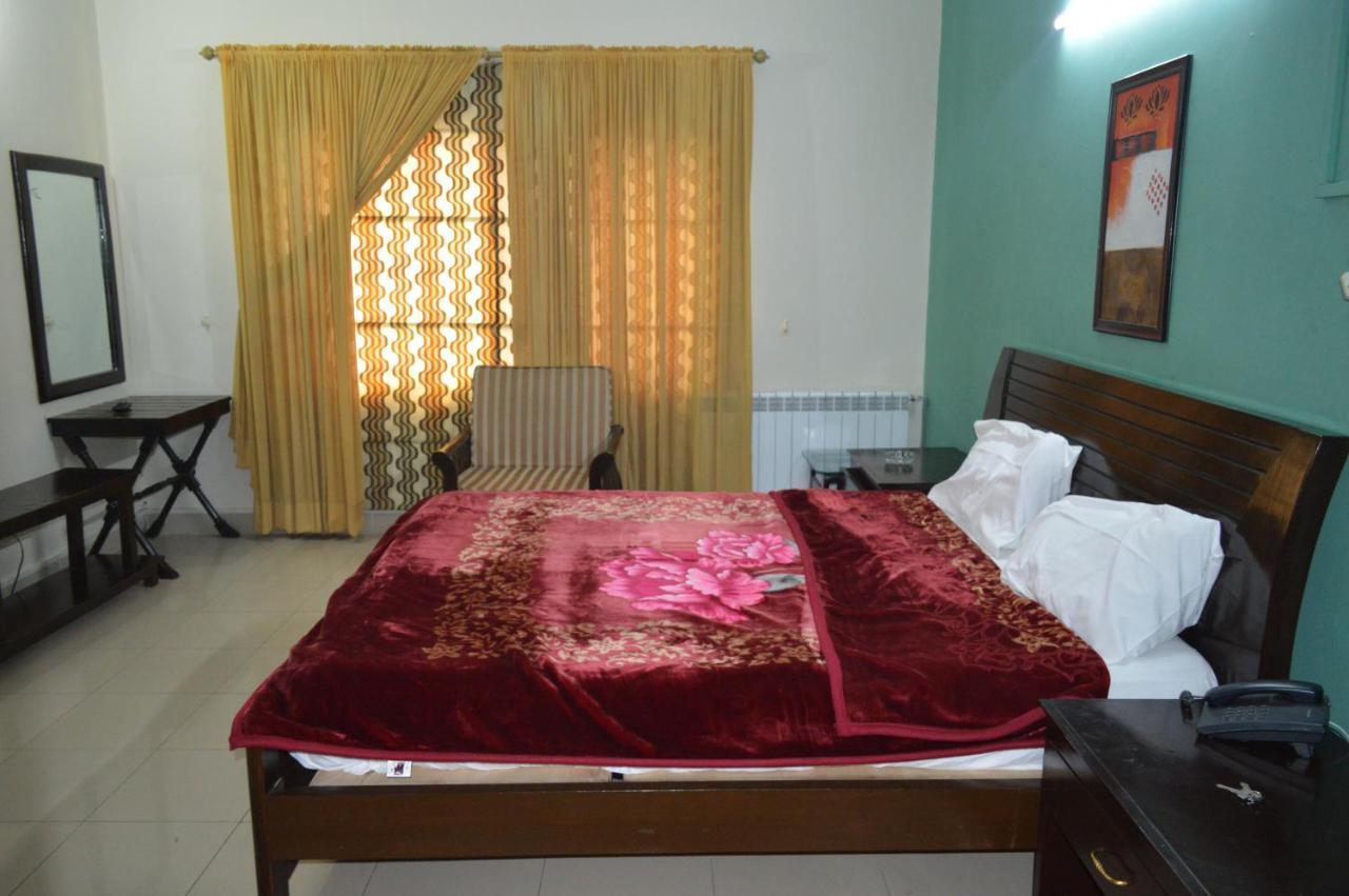 Tourist Hub Islamabad Bed & Breakfast Exterior photo